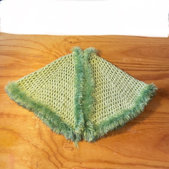Hand-Knit Green Shall - Picture 4 of 4
